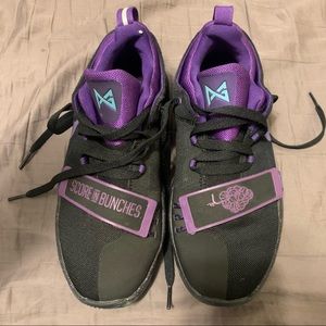 NIKE BOYS YOUTH SIZE 6 NIKE SHOES Paul George. Okc thunder